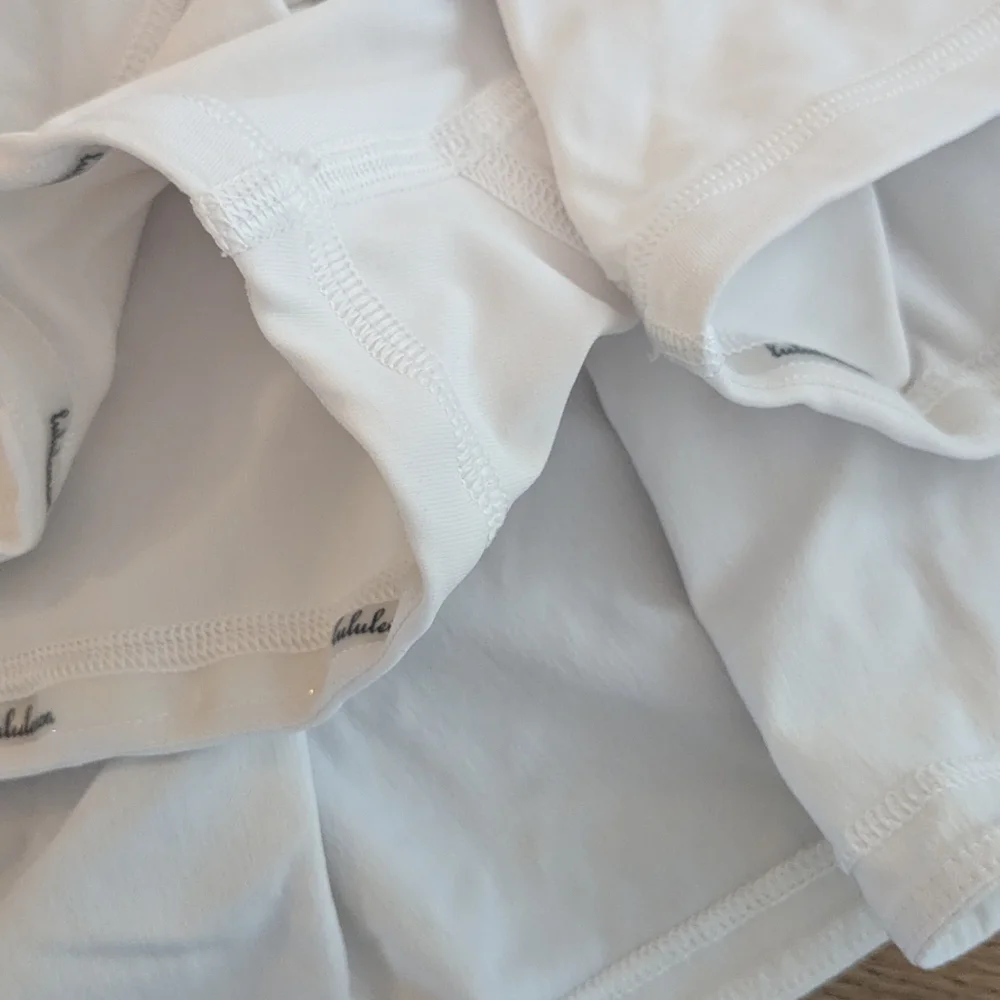 Set Of 2 Lululemon Size 8 Women's Skorts - Black and White - Picture 9 of 9